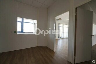 Office in Bron to rent Interior Photo- Image 2 of 9