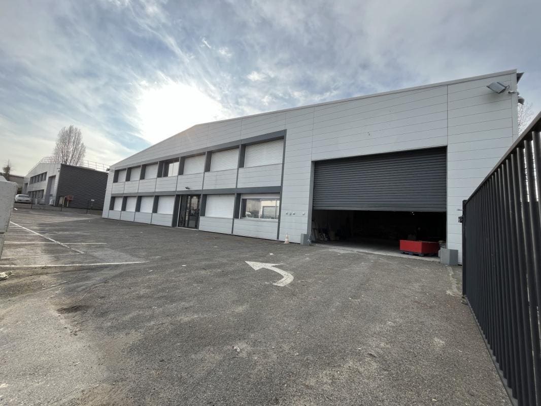 8 Rue Du Docteur Jean Charcot, Morangis to rent Building Photo- Image 1 of 9