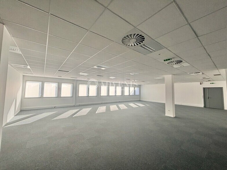 Office in Bondy to rent - Interior Photo - Image 3 of 5
