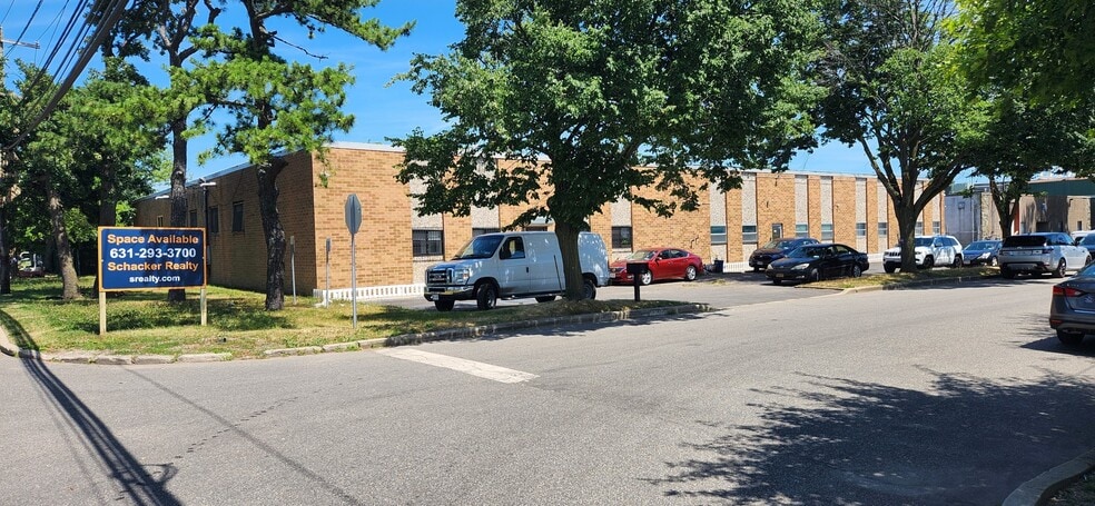 121-125 Nancy St, West Babylon, NY for sale - Building Photo - Image 1 of 1