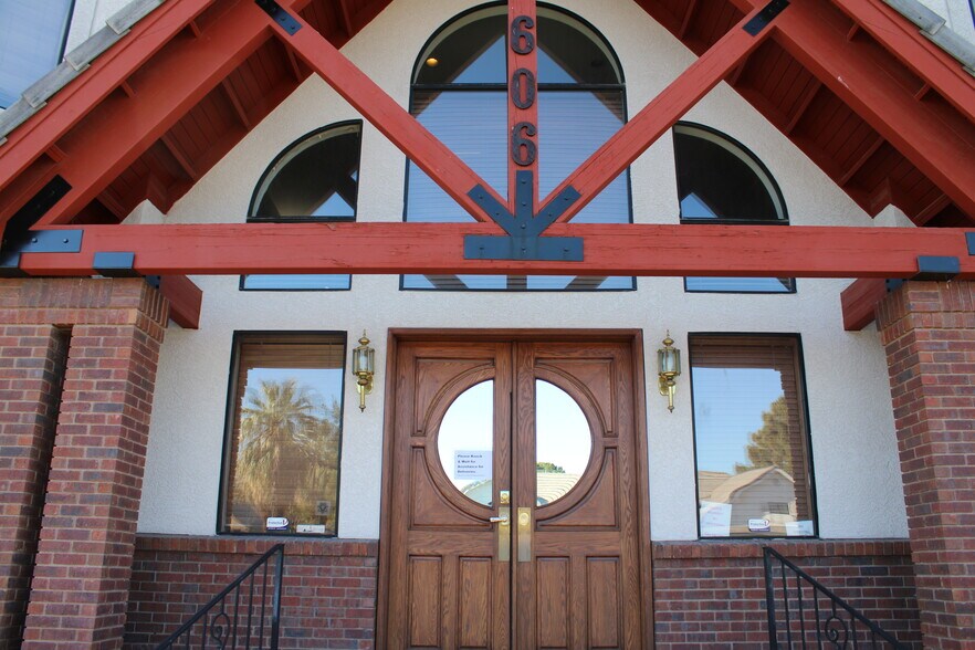 606 S 9th St, Las Vegas, NV to rent - Building Photo - Image 2 of 28