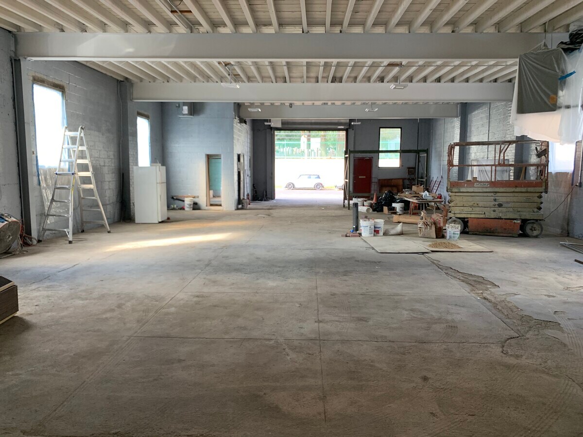 5925 Fresh Meadow Ln, Flushing 11365 3200SF Warehouse plus office & 2800 SF Yard UK