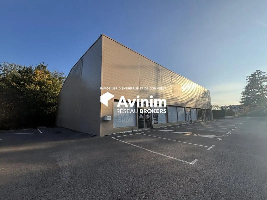 Location Commerce 1 000 m² - Photo 1