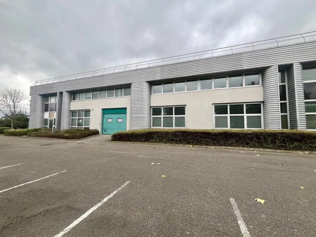 Industrial in Tremblay-en-France to rent Building Photo- Image 1 of 32