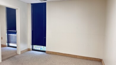 155 Maple St, Springfield, MA to rent Interior Photo- Image 2 of 4