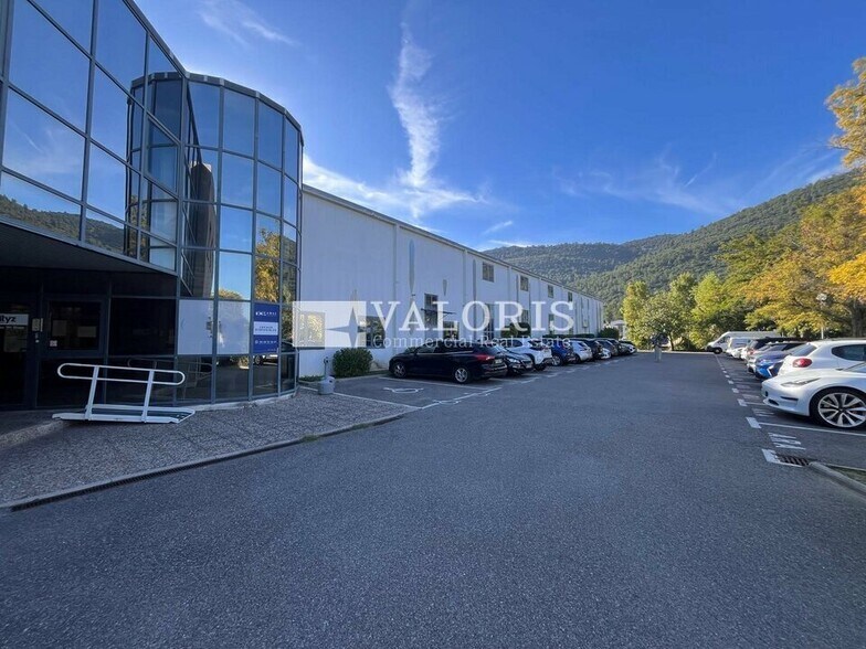 945 Avenue Du Pic De Bertagne, Gémenos to rent - Building Photo - Image 2 of 13