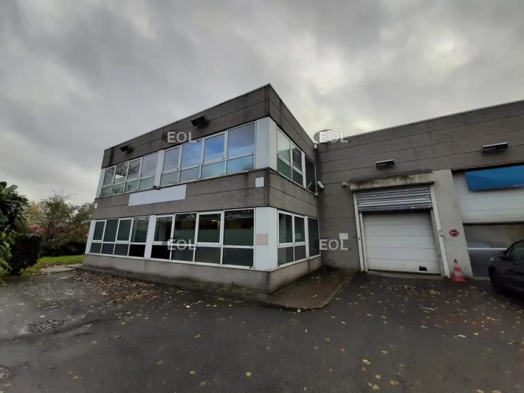 Light Industrial in Villejuif to rent Building Photo- Image 1 of 12
