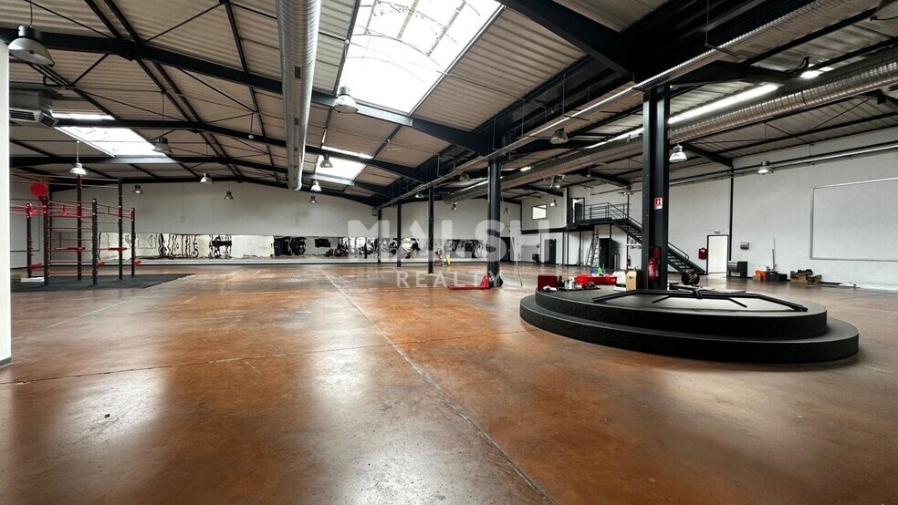 Light Industrial in Miribel for sale - Building Photo - Image 2 of 13