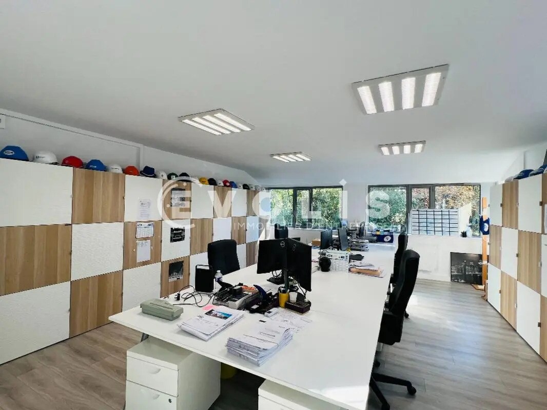 Office in Champs-sur-Marne to rent Building Photo- Image 1 of 12