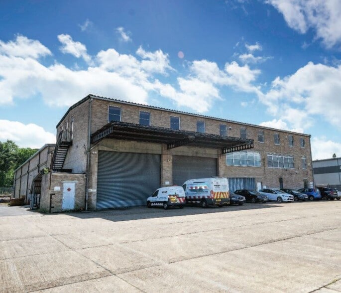 Forsyth Rd, Woking for sale - Primary Photo - Image 1 of 1