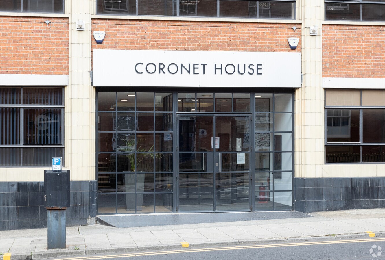 Queen St, Leeds LS1 2TW UK