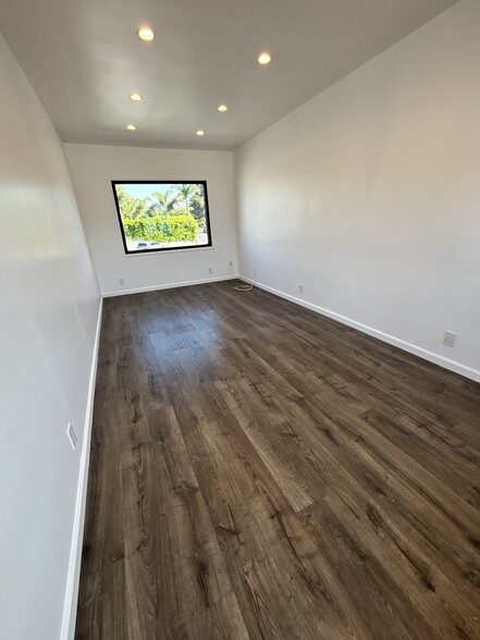 3601-3609 1/2 W Magnolia Blvd, Burbank, CA for rent - Interior Photo - Image 2 of 20