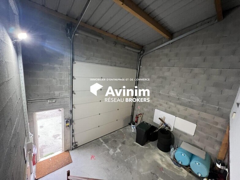 Light Industrial in Tignieu-Jameyzieu to rent - Interior Photo - Image 1 of 9