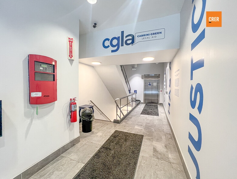 6 S Clark St, Chicago, IL for sale - Building Photo - Image 2 of 8