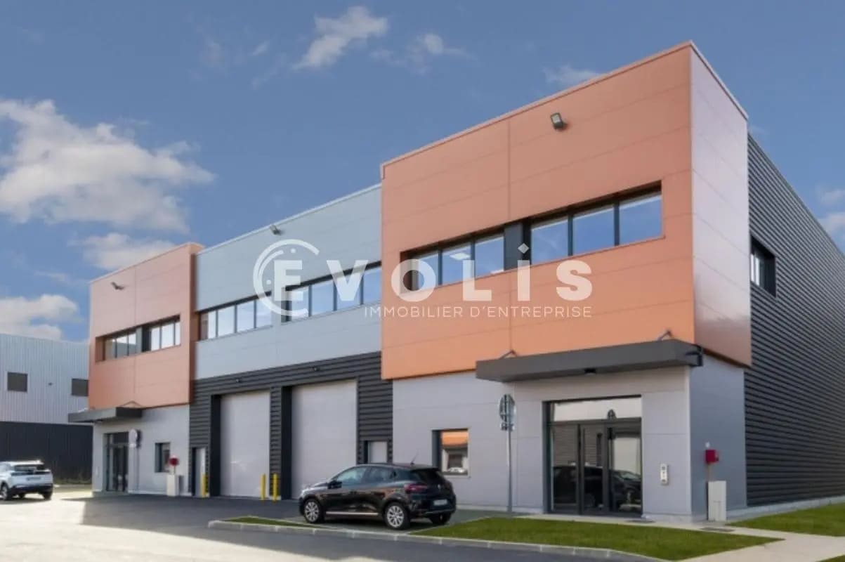 38 Chemin Latéral, Romainville to rent Building Photo- Image 1 of 10