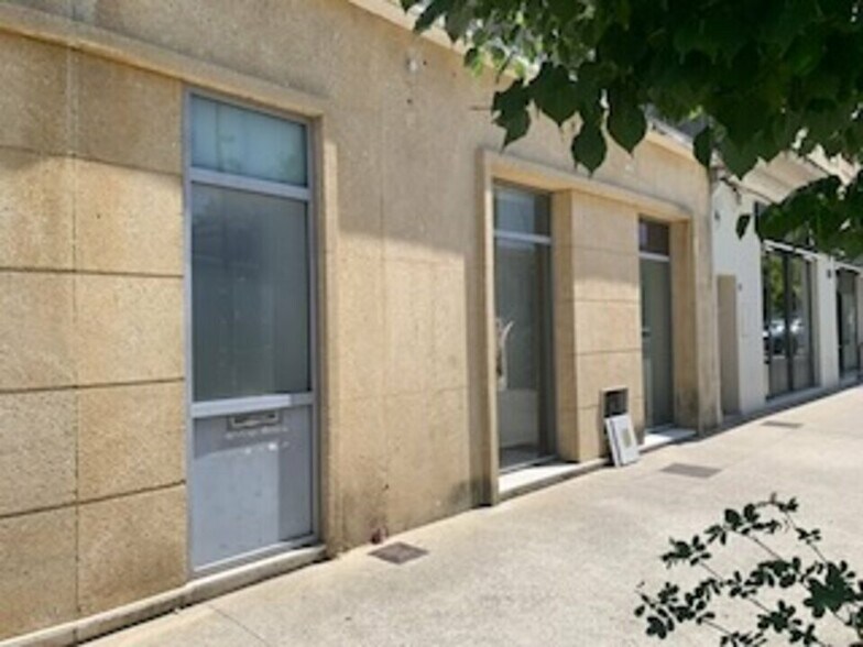 Retail in Avignon for sale - Building Photo - Image 2 of 8