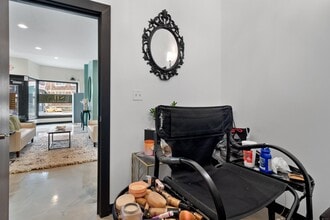 7185 Manchester Rd, Maplewood, MO to rent Interior Photo- Image 2 of 2