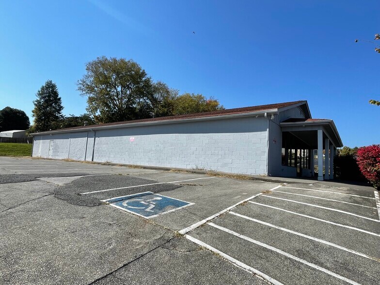 5611 Merchants Center Blvd, Knoxville, TN for sale - Building Photo - Image 2 of 9