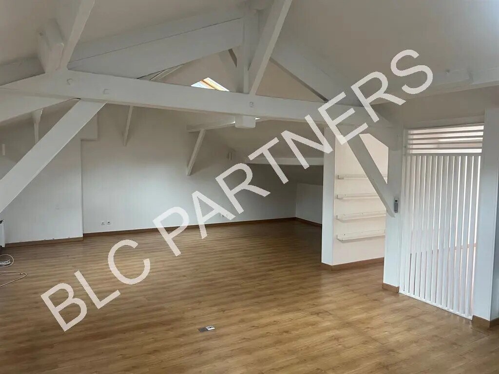 Location Bureaux 74 m² - Photo 1
