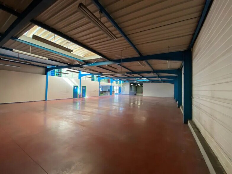 Light Industrial in Longvic to rent - Interior Photo - Image 2 of 2