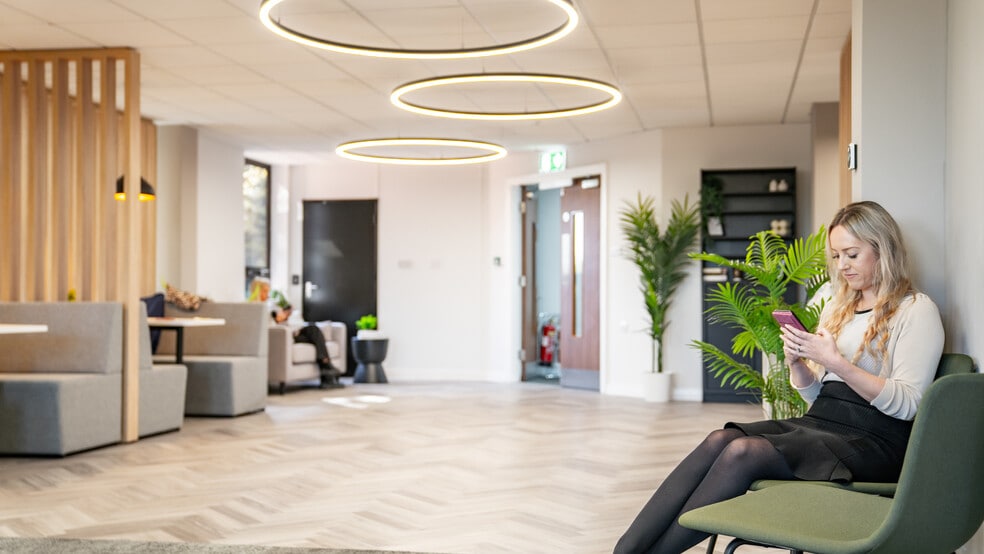 Manchester Rd, Wilmslow to rent - Building Photo - Image 2 of 13