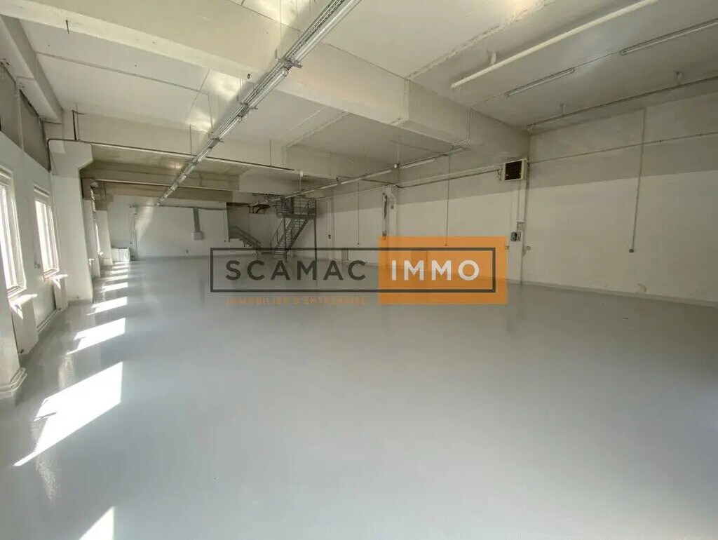 Location Entrepôt 648 m² - Photo 1