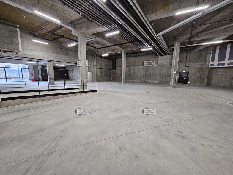 Industrial in Ivry-sur-Seine to rent - Building Photo - Image 3 of 14