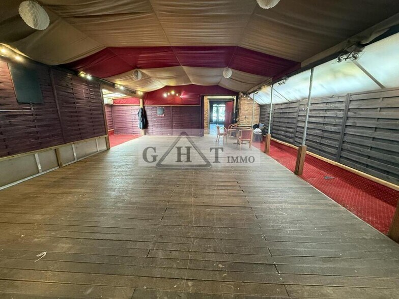 Retail in Saint-Denis for sale - Interior Photo - Image 2 of 7