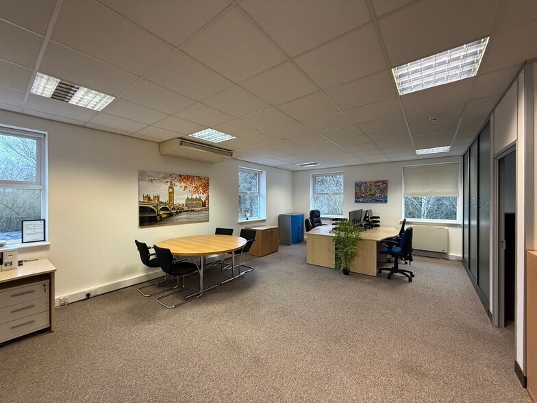 8 Bassett Court, Northampton to rent - Building Photo - Image 2 of 5