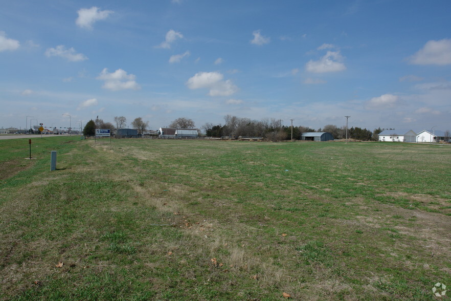 821 23rd St E, Columbus, NE for sale - Building Photo - Image 2 of 2