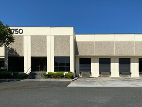 4750-4760 Goer Dr, North Charleston, SC to rent Building Photo- Image 1 of 4