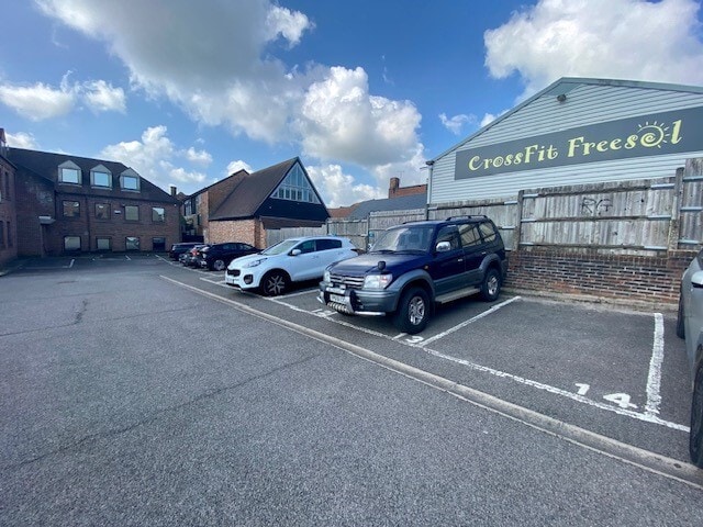 6 London Rd, Newbury to rent - Building Photo - Image 3 of 5