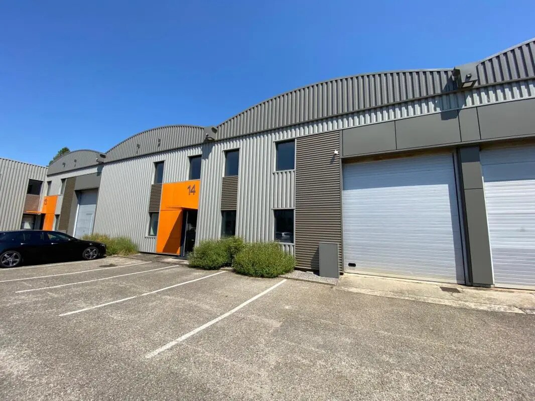 Light Industrial in Dardilly to rent Building Photo- Image 1 of 12