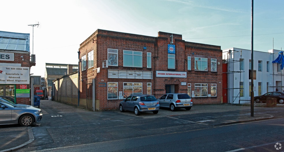 Bilton Road, Park Royal (UB6 7DB) portfolio of 3 properties for sale on LoopNet.co.uk - Primary Photo - Image 3 of 3