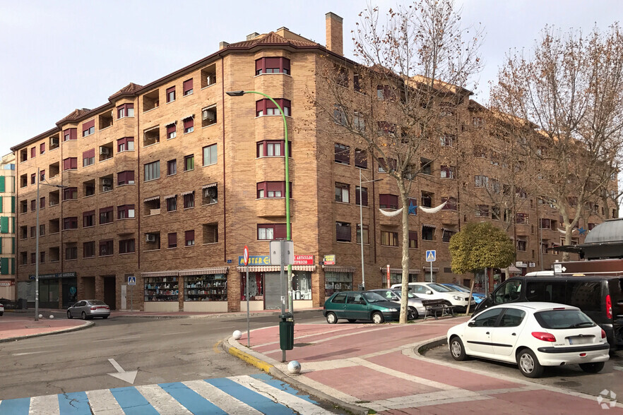 Calle Pila, 2, Parla, Madrid for rent - Primary Photo - Image 1 of 2