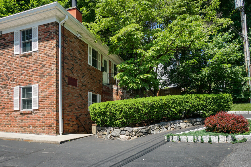 160 N State Rd, Briarcliff Manor, NY for rent - Building Photo - Image 3 of 18