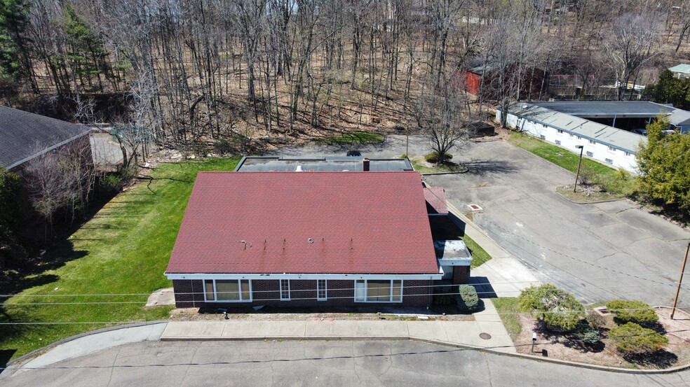 2221 Berlin Tpke, Newington, CT for sale - Building Photo - Image 1 of 1