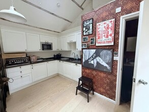 6 Sylvester Path, London to rent Interior Photo- Image 2 of 4