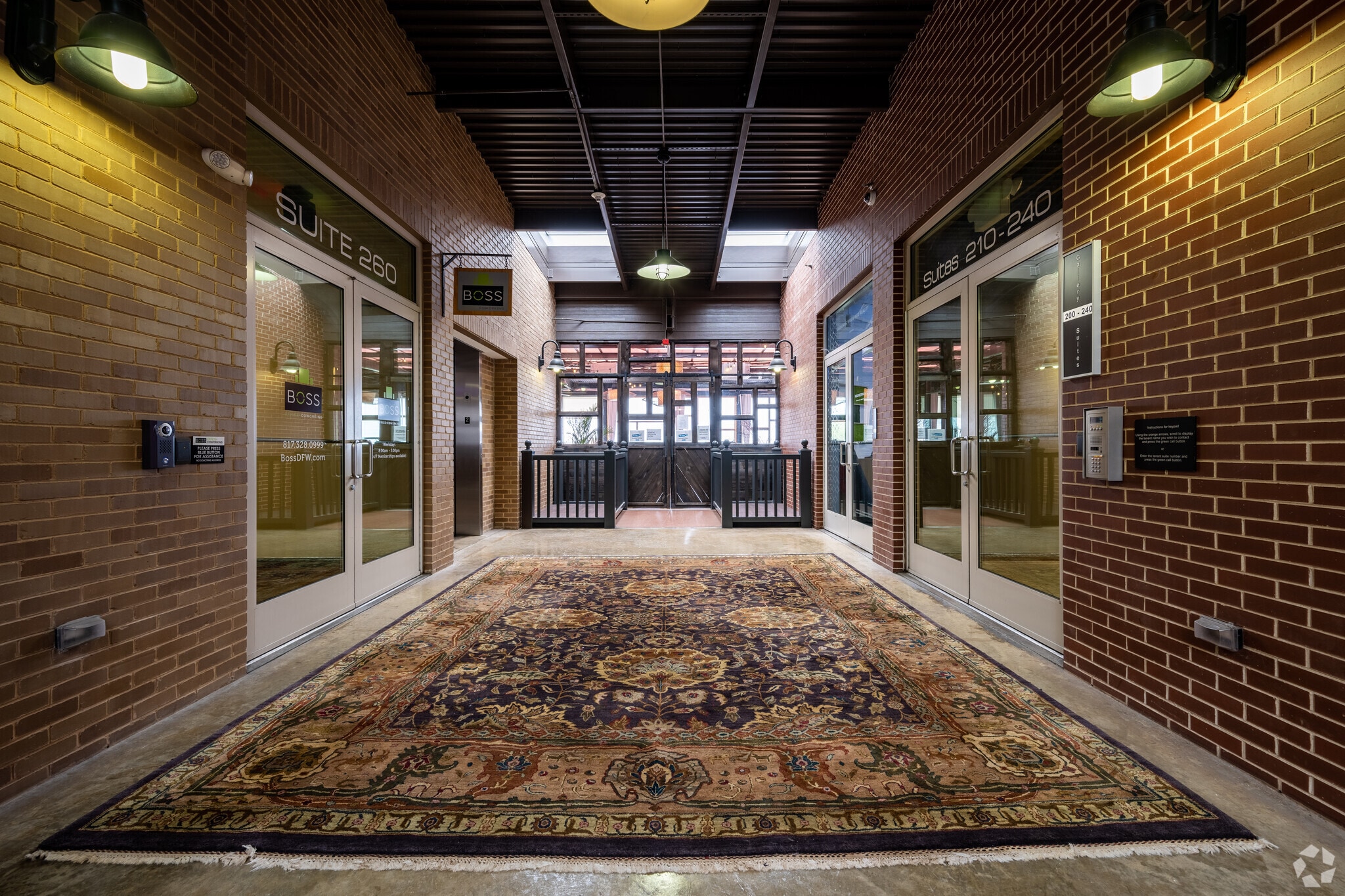 129 S Main St, Grapevine, TX to rent Interior Photo- Image 1 of 19