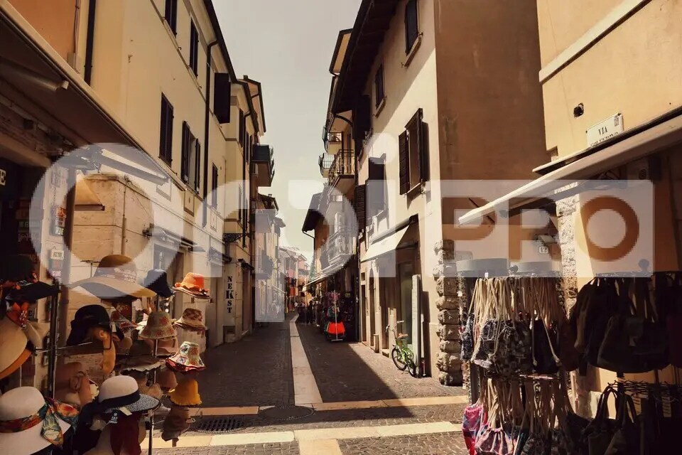 Retail in Mauguio to rent Building Photo- Image 1 of 4