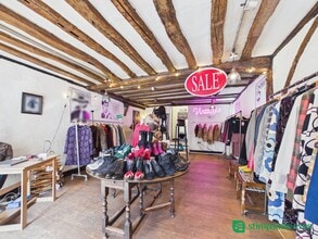 3 Peacock Parade, Leighton Buzzard to rent Interior Photo- Image 1 of 3