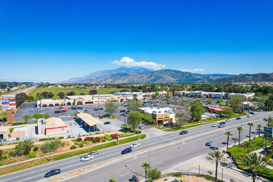 300 S Highland Springs Ave, Banning, CA for sale - Aerial - Image 2 of 8