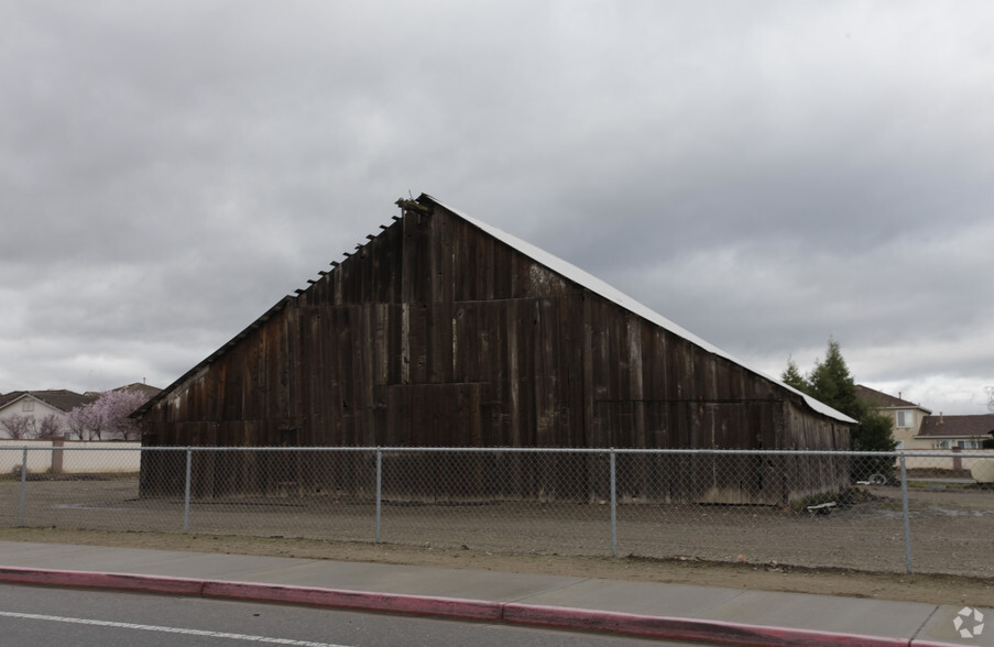 5200 Lone Tree Way, Antioch, CA for sale - Primary Photo - Image 1 of 2