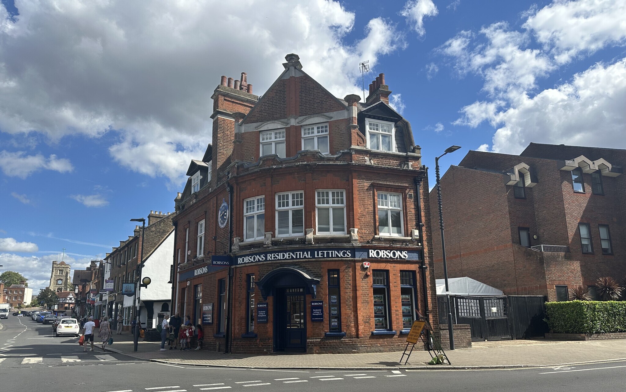 2 High St, Pinner to rent Building Photo- Image 1 of 2