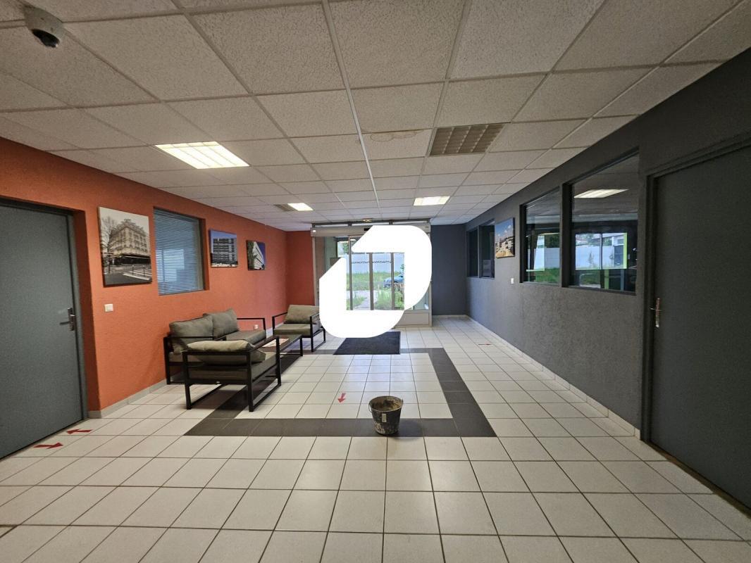 Light Industrial in Dammarie-les-Lys for sale Lobby- Image 1 of 4