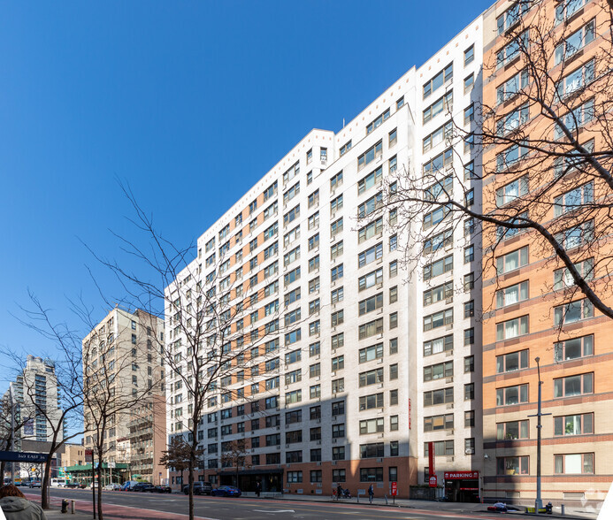 333 E 34th St, New York, NY for rent - Primary Photo - Image 1 of 4