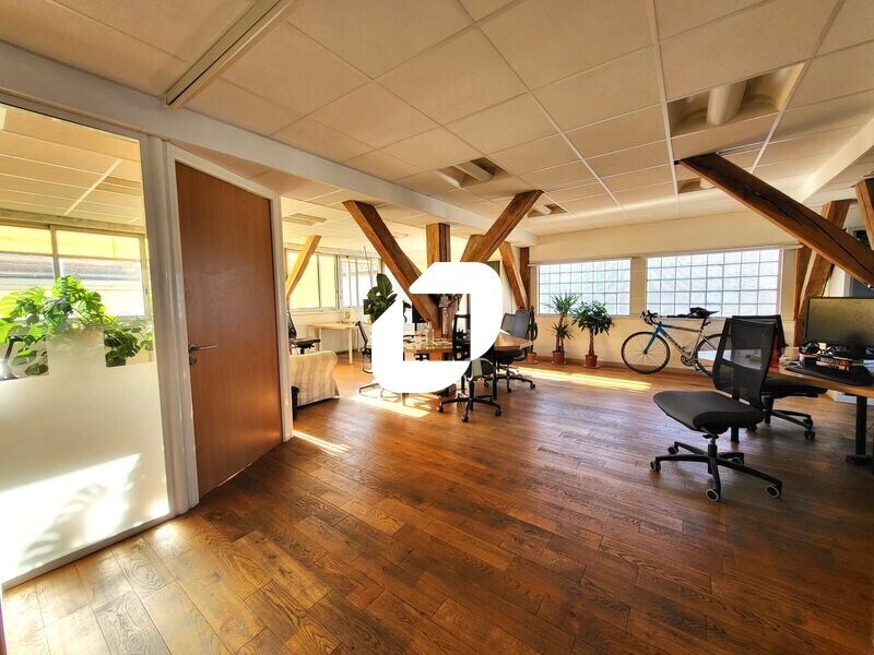 Office in Malakoff to rent Building Photo- Image 1 of 10
