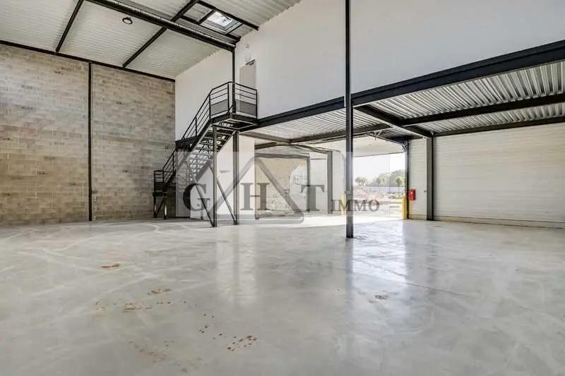 Industrial in Marcoussis to rent - Interior Photo - Image 1 of 9