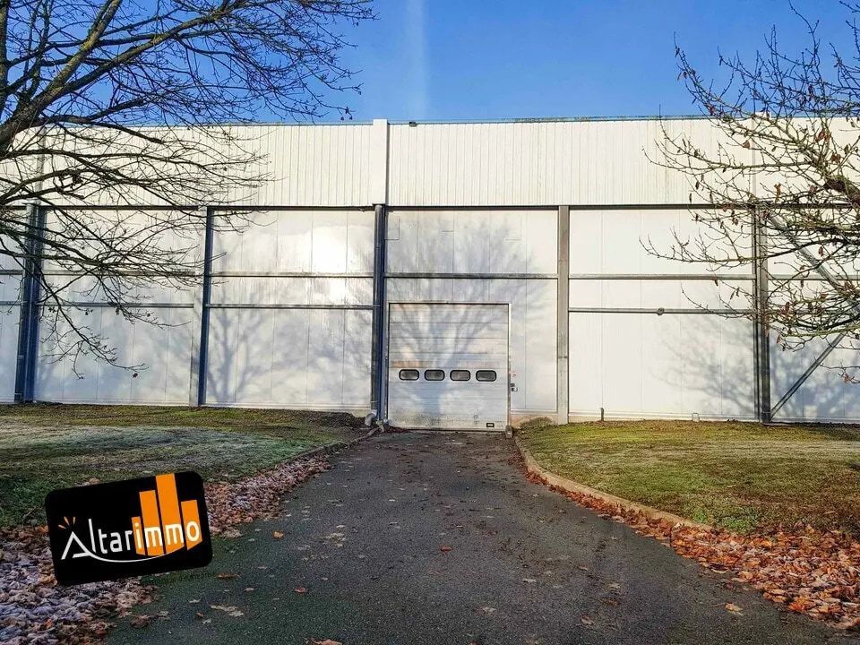 Location Entrepôt 1 200 m² - Photo 1