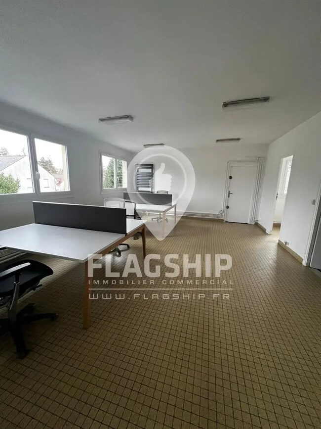 Location Entrepôt 33 m² à 300 m²